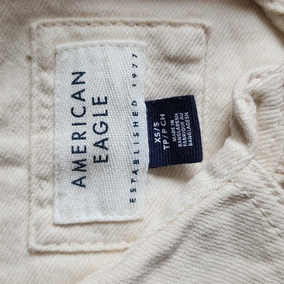 American Eagle Denim Button-Up Shirt Cropped - Picture 6 of 10